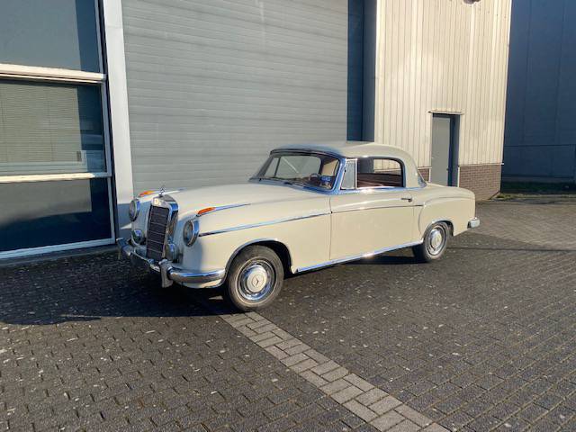 Mercedes-Benz 220S Ponton Coupe