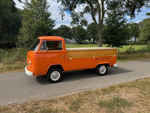 Volkswagen T2b Pickup