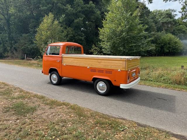Volkswagen T2b Pickup