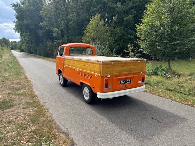 Volkswagen T2b Pickup