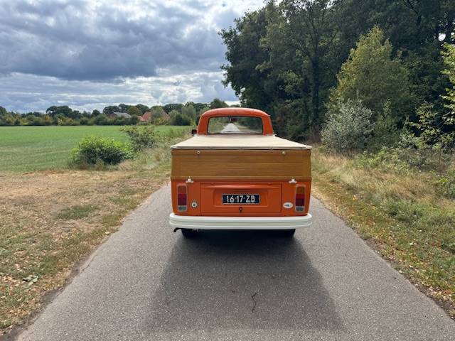 Volkswagen T2b Pickup
