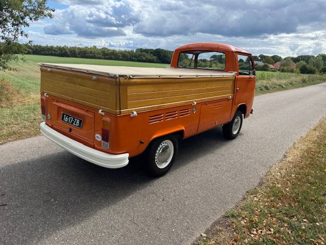Volkswagen T2b Pickup