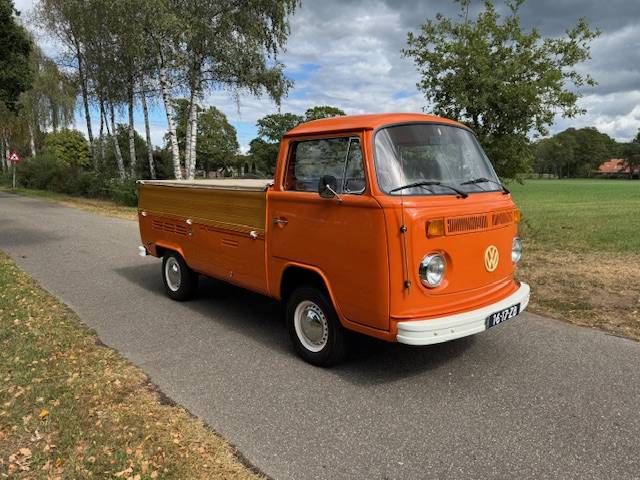 Volkswagen T2b Pickup