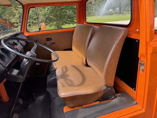 Volkswagen T2b Pickup