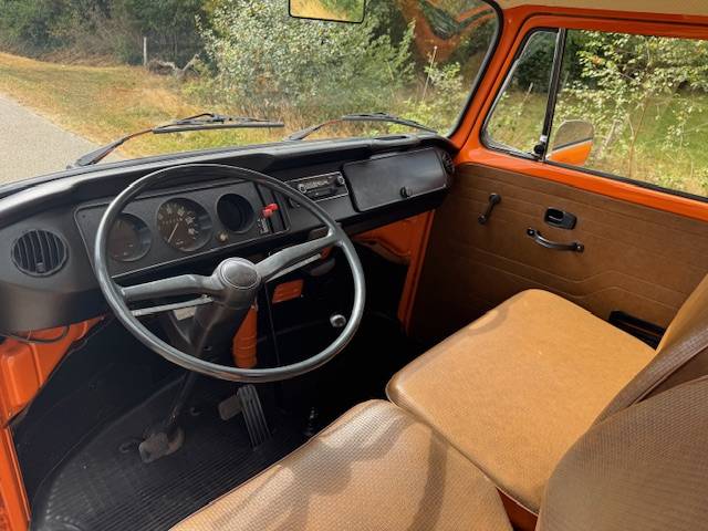 Volkswagen T2b Pickup