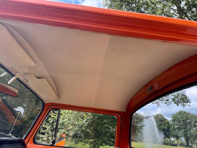 Volkswagen T2b Pickup