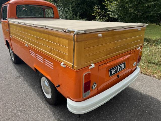Volkswagen T2b Pickup