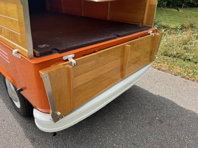 Volkswagen T2b Pickup