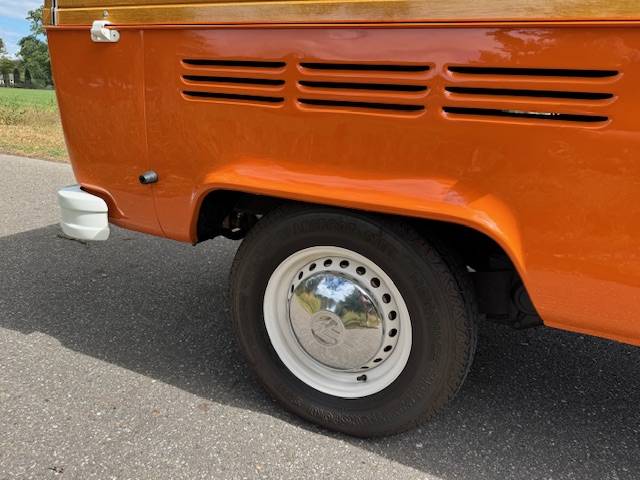 Volkswagen T2b Pickup