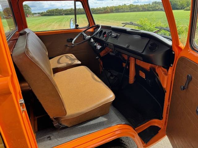 Volkswagen T2b Pickup