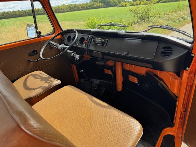 Volkswagen T2b Pickup