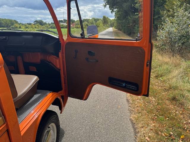 Volkswagen T2b Pickup