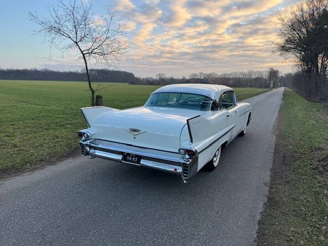 Cadillac Sedan de Ville