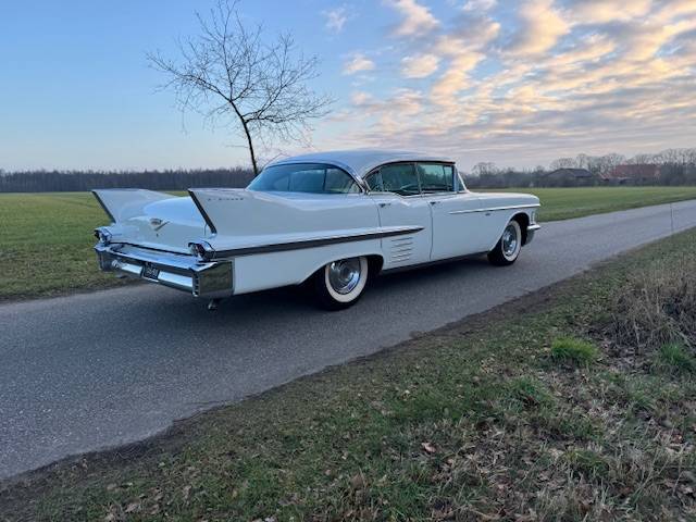 Cadillac Sedan de Ville