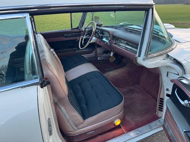 Cadillac Sedan de Ville