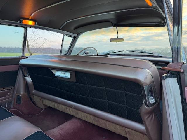 Cadillac Sedan de Ville