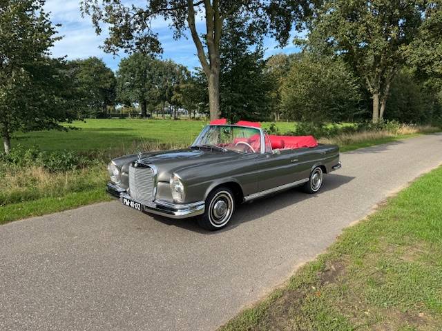 Mercedes-Benz 220SEb Cabriolet