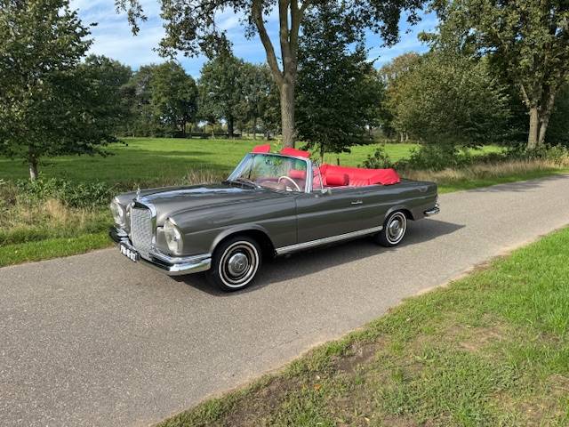 Mercedes-Benz 220SEb Cabriolet