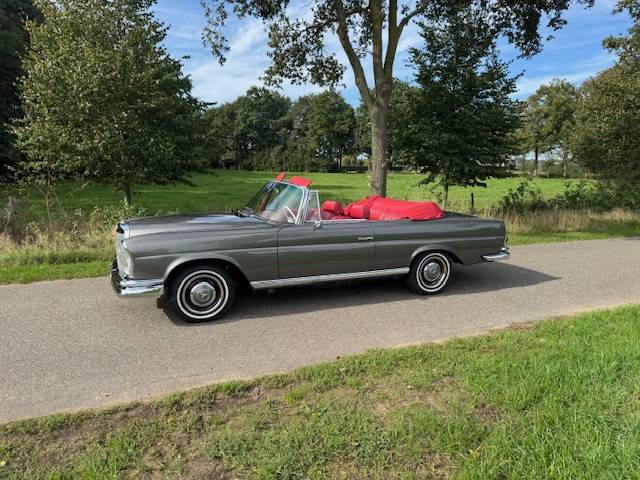 Mercedes-Benz 220SEb Cabriolet