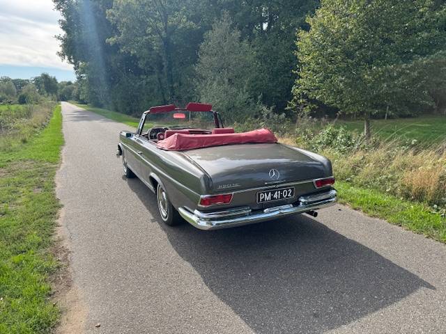 Mercedes-Benz 220SEb Cabriolet