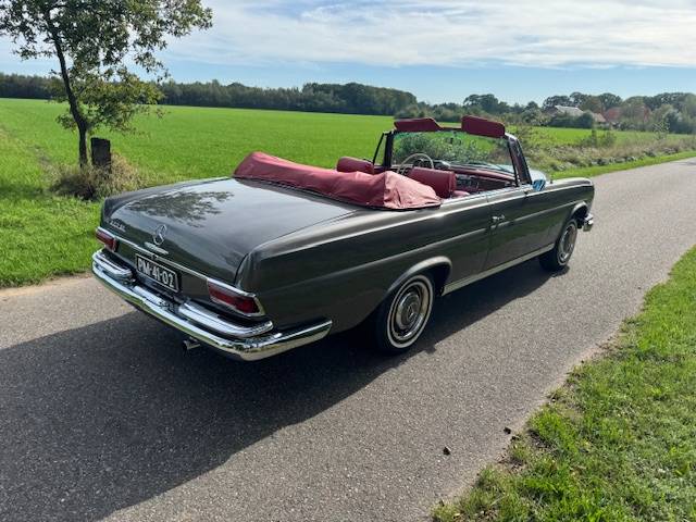 Mercedes-Benz 220SEb Cabriolet