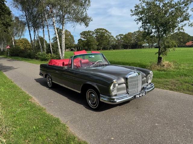 Mercedes-Benz 220SEb Cabriolet
