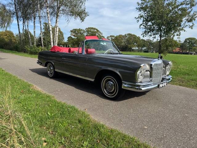 Mercedes-Benz 220SEb Cabriolet