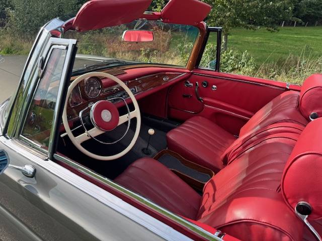 Mercedes-Benz 220SEb Cabriolet