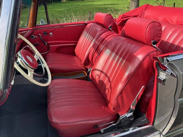 Mercedes-Benz 220SEb Cabriolet