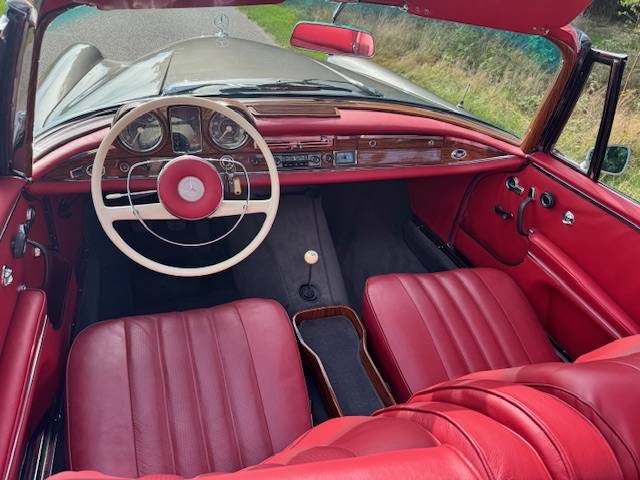 Mercedes-Benz 220SEb Cabriolet