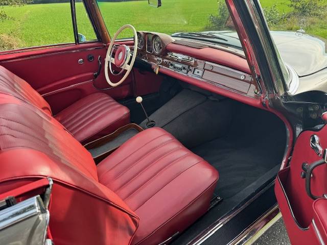 Mercedes-Benz 220SEb Cabriolet