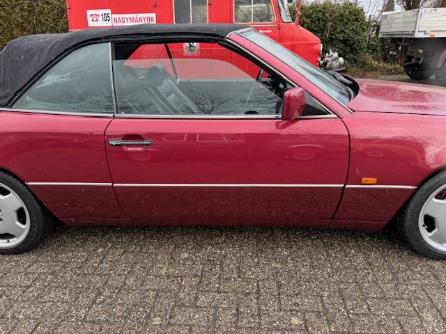 Mercedes-Benz 300CE-24 cabriolet