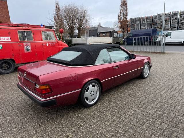 Mercedes-Benz 300CE-24 cabriolet