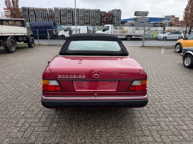 Mercedes-Benz 300CE-24 cabriolet