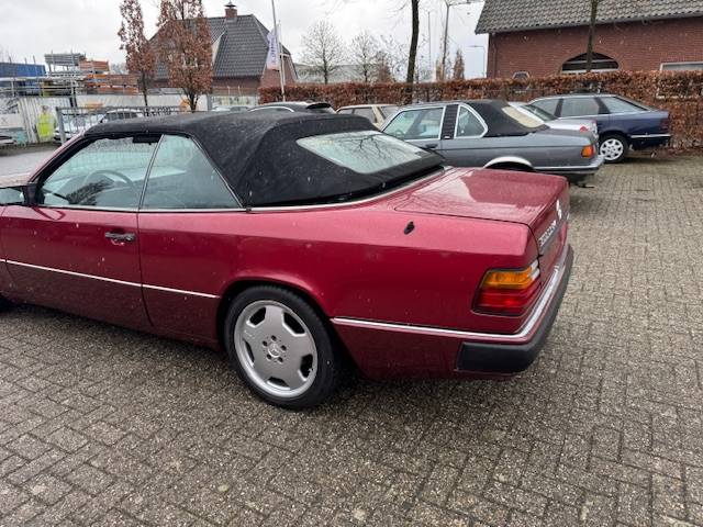 Mercedes-Benz 300CE-24 cabriolet