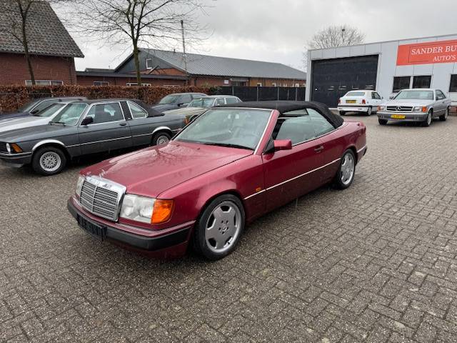 Mercedes-Benz 300CE-24 cabriolet