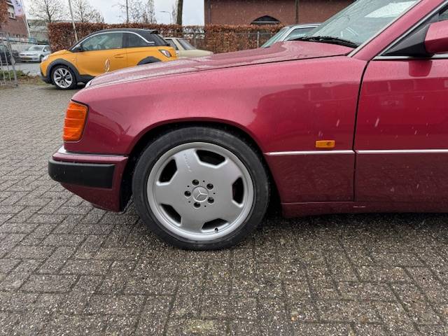 Mercedes-Benz 300CE-24 cabriolet