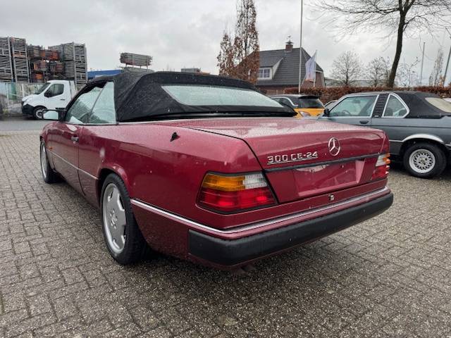 Mercedes-Benz 300CE-24 cabriolet