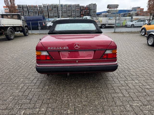 Mercedes-Benz 300CE-24 cabriolet