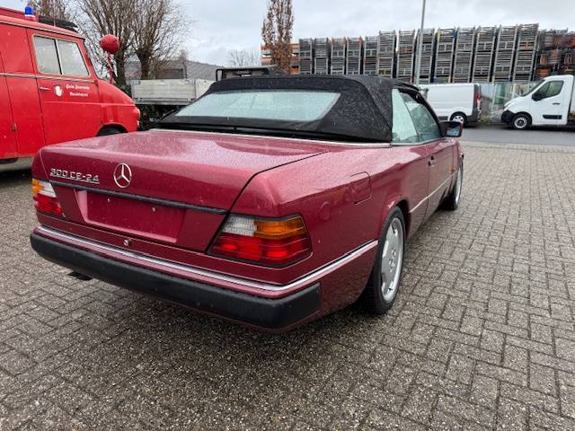 Mercedes-Benz 300CE-24 cabriolet