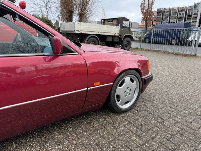 Mercedes-Benz 300CE-24 cabriolet