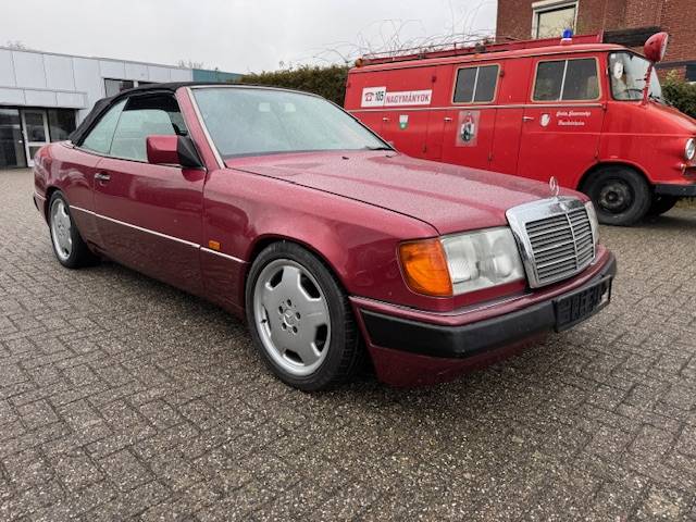 Mercedes-Benz 300CE-24 cabriolet