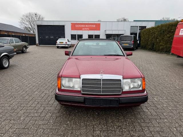 Mercedes-Benz 300CE-24 cabriolet