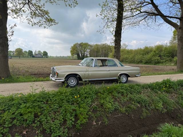 Mercedes-Benz 280SE Coupe