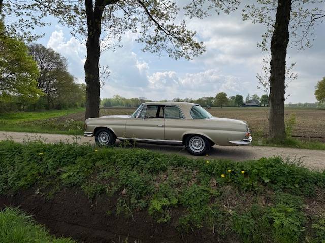 Mercedes-Benz 280SE Coupe