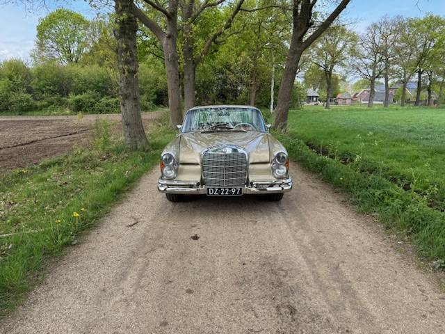 Mercedes-Benz 280SE Coupe