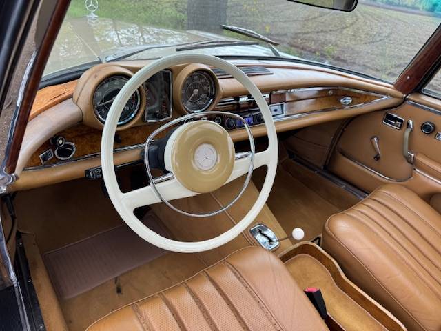 Mercedes-Benz 280SE Coupe