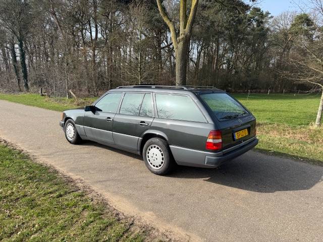 Mercedes-Benz S124 250 Diesel