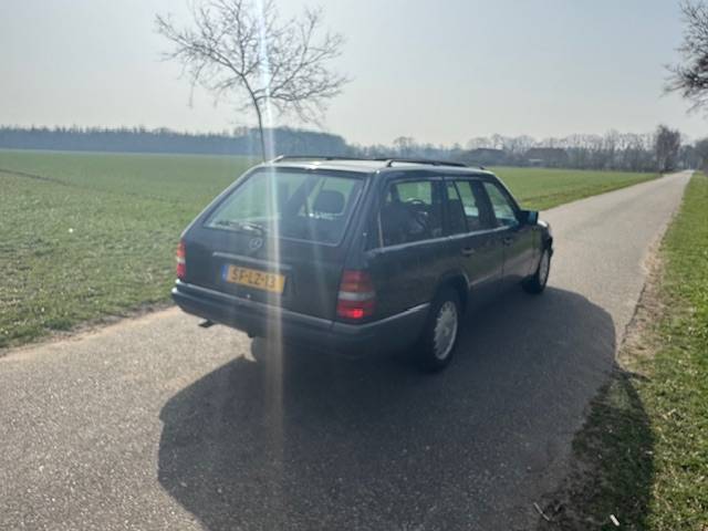 Mercedes-Benz S124 250 Diesel