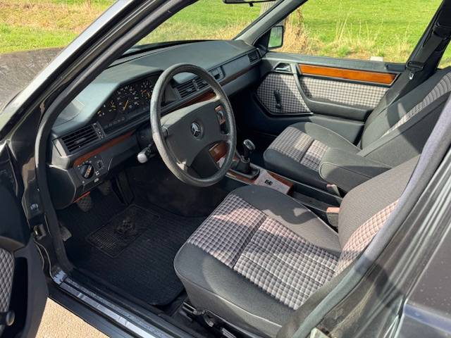 Mercedes-Benz S124 250 Diesel